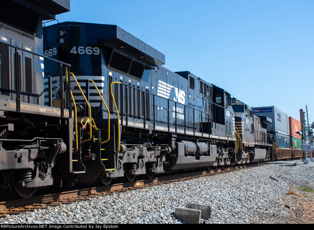 NS 4669 trains on 28N